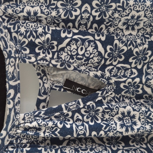 Blue and white tank - Picture 3 of 3